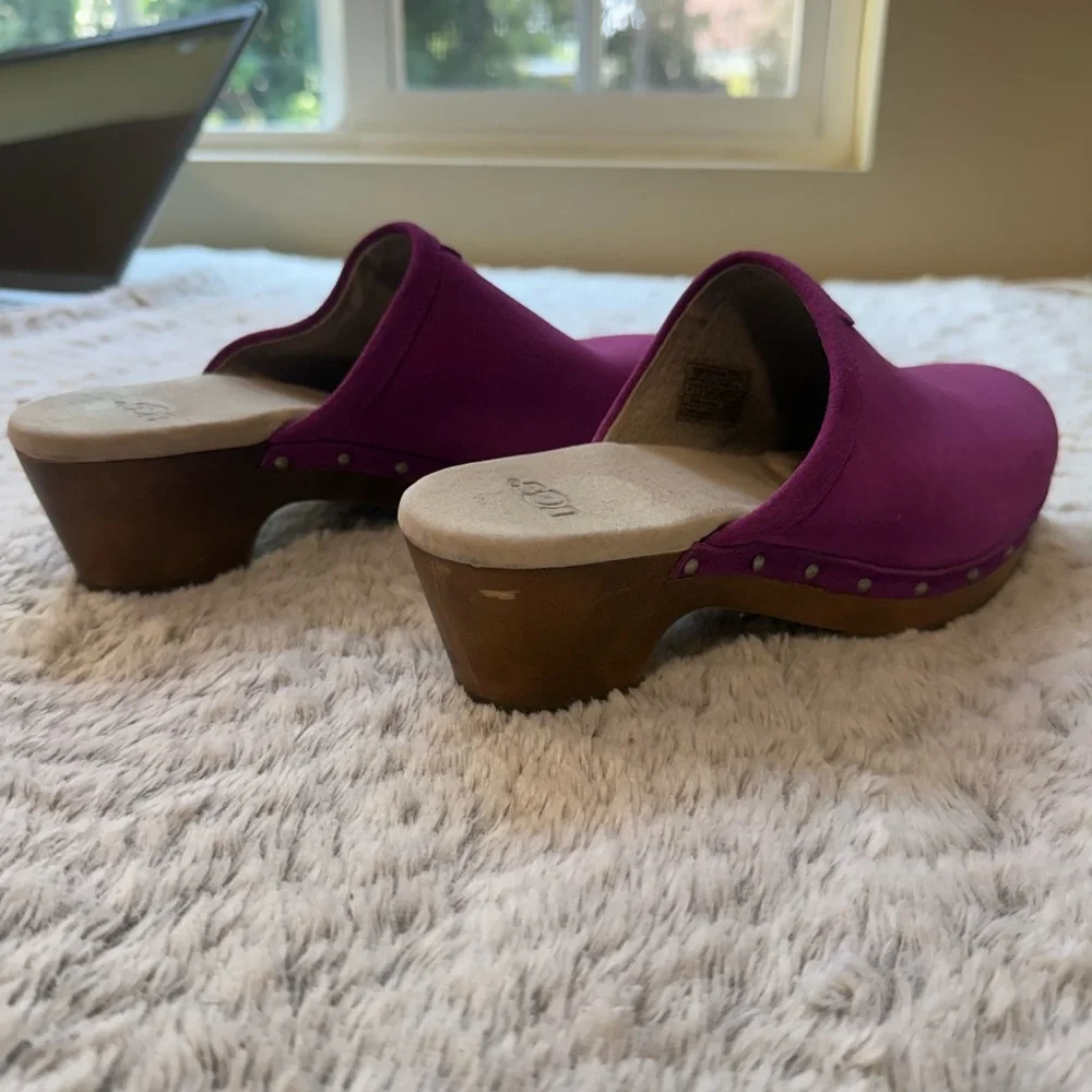 Girls UGG Suede Fuchsia Clogs